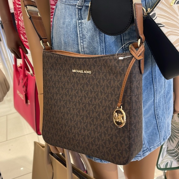 MICHAEL KORS
Jet Set Travel Small Signature Logo Messenger Bag
Brown 
NWT - Picture 12 of 16